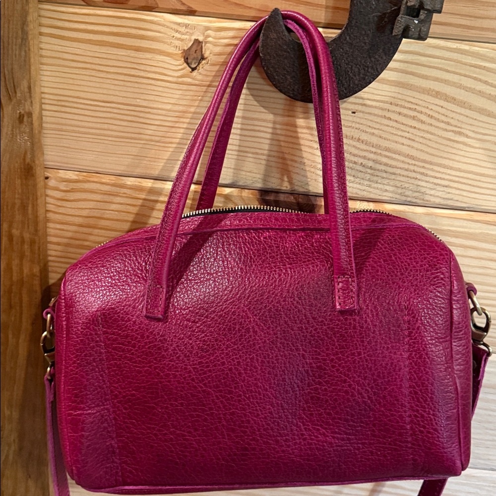 Elegant Pink Leather Handbag - Picture 3 of 4